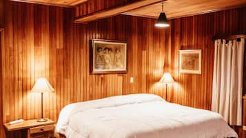 Suite junior, 1 cama de matrimonio grande con sofá cama, chimenea, vistas a la montaña | Tabla de planchar con plancha y wifi gratis