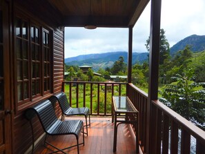 Suíte superior, 2 quartos, lareira, vista para o lago (Master) | Sacada