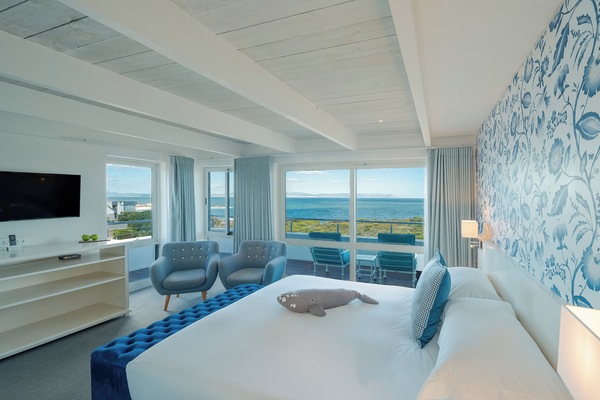 Suite Premium, vista mare parziale | 1 camera, biancheria da letto ipoallergenica, una cassaforte in camera