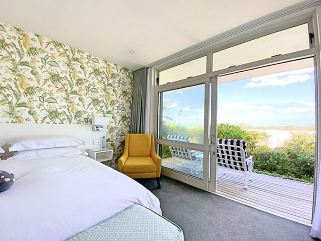 Hypo-allergenic bedding, in-room safe, blackout curtains, free WiFi