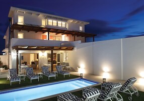 Outdoor pool, sun loungers