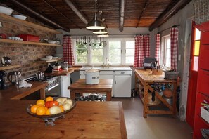 บ้านพัก, 4 ห้องนอน (Riverstone ) | ครัวส่วนตัว | ตู้เย็นขนาดใหญ่, ไมโครเวฟ, เตาอบ, เตาประกอบอาหาร