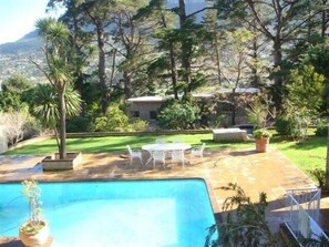 Outdoor pool - Whittlers Lodge (Cape Town)