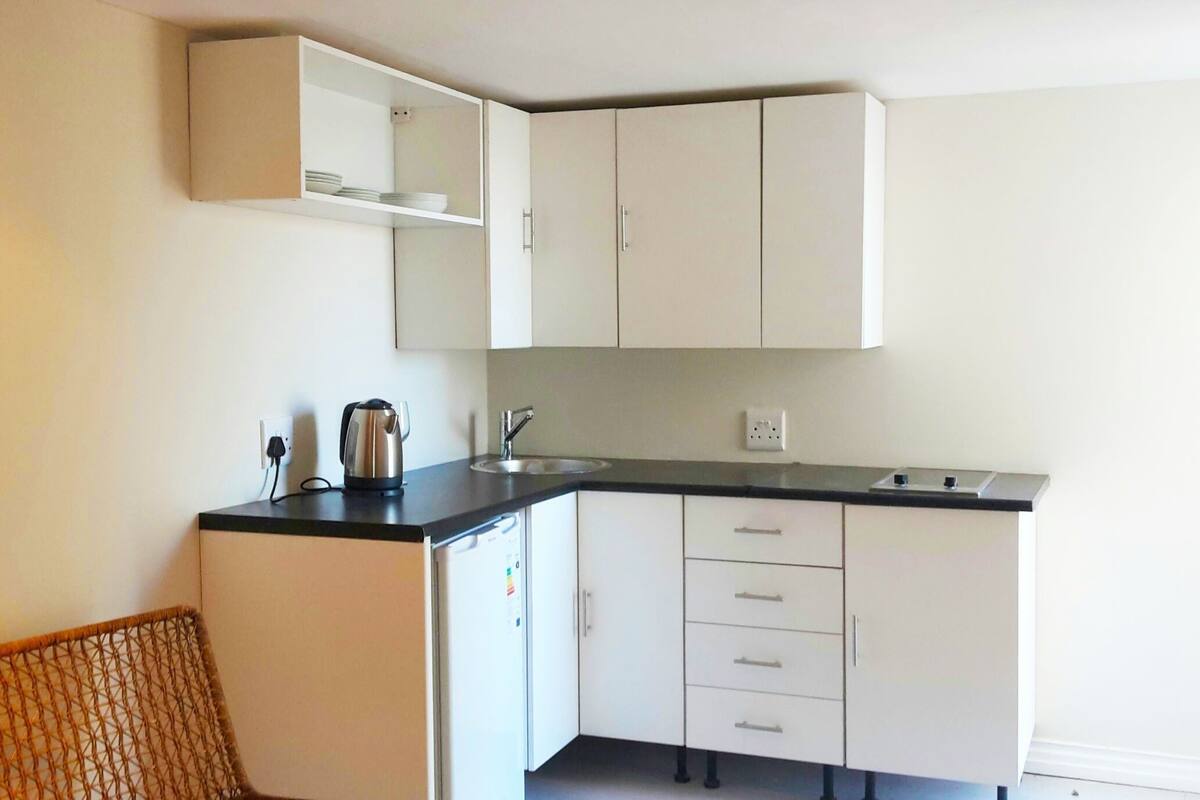 Estudio, vista al mar | Cocineta privada