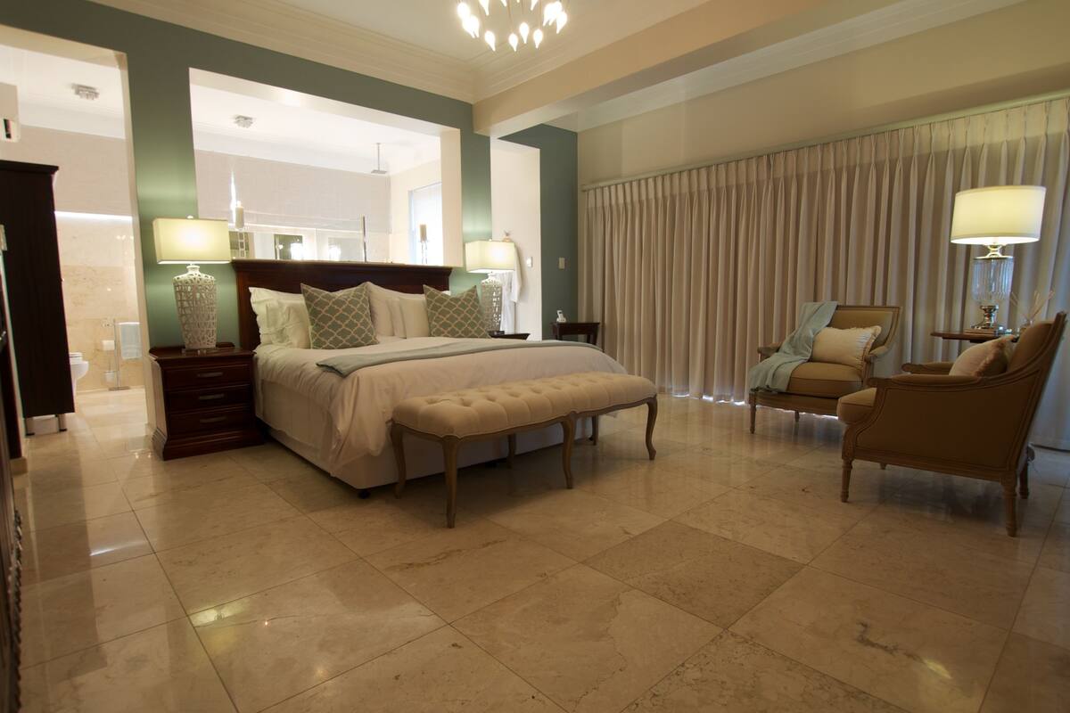 Presidential Double Room, 1 King Bed with Sofa bed, Bay View | Egyptian cotton sheets, premium bedding, Select Comfort beds, minibar