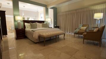 Habitación presidencial doble, 1 cama de matrimonio grande con sofá cama, vistas a la bahía | 1 dormitorio, sábanas de algodón egipcio, ropa de cama de alta calidad