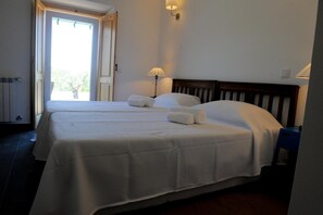 Individuell dekoriert, individuell eingerichtet, Schreibtisch