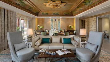 Sengetøy av topp kvalitet, senger med overmadrass og minibar (inkludert)