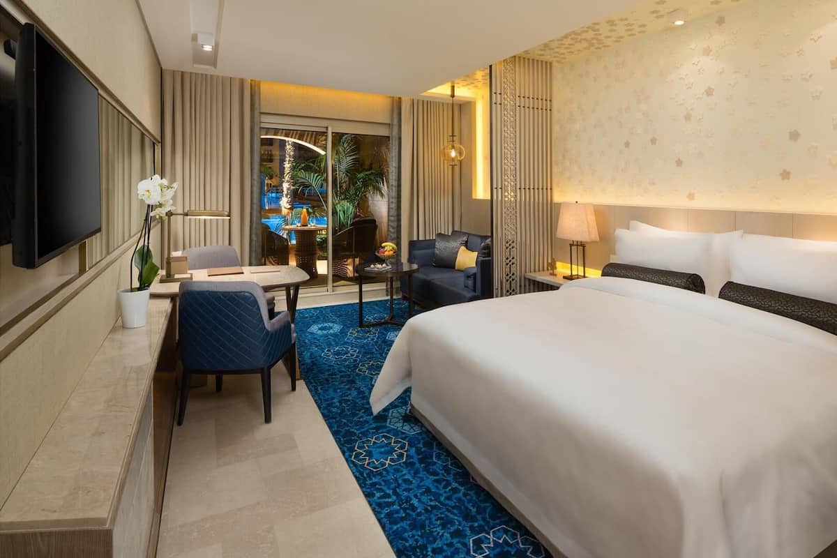 Camera Grand, 1 letto king, accesso alla piscina, vista piscina | 1 camera, biancheria da letto di alta qualità, materassi a doppio strato