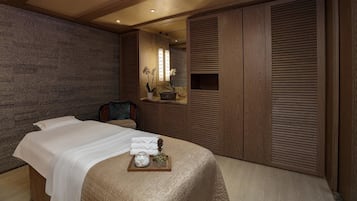 Sauna, hot tub, steam room, body treatments, hot stone massages
