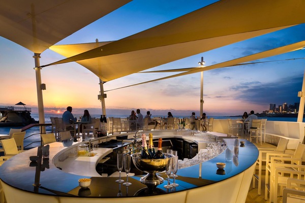 2 bars/lounges, wine bar