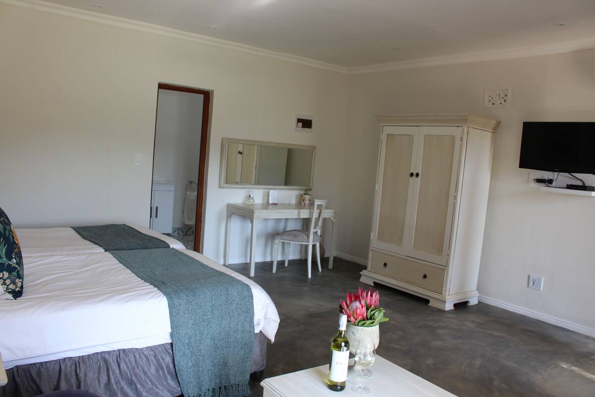 Habitación superior | Minibar, escritorio, wifi gratis y ropa de cama