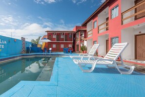 Utendørsbasseng