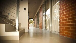 Unclassified image, 5 of 35, button - Hudson House (Pretoria)