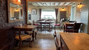 Restaurant - The Windmill Inn (Horsham)
