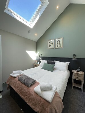 Double or Twin Room, Private Bathroom (6) | Premium bedding, in-room safe, soundproofing, iron/ironing board - The Windmill Inn (Horsham)