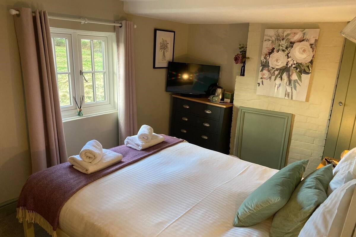 Double Room, Private Bathroom (3) | Premium bedding, in-room safe, soundproofing