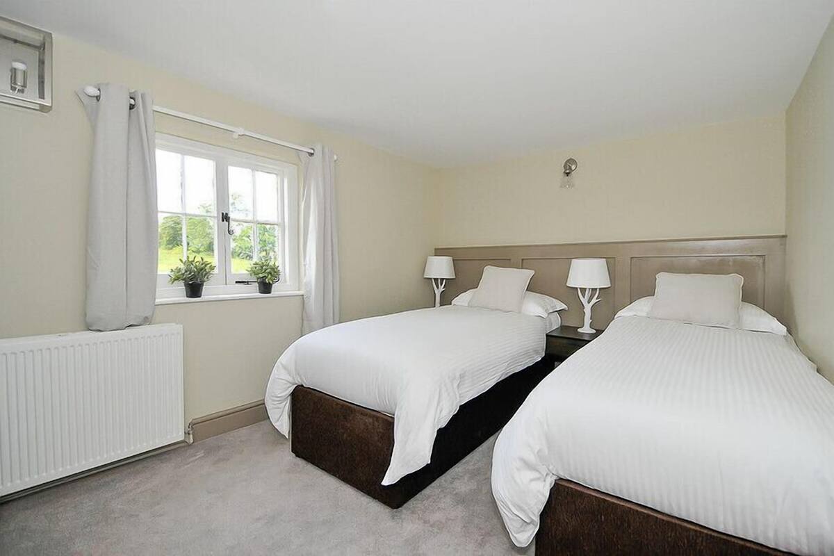 Family Room (4) | Premium bedding, in-room safe, soundproofing