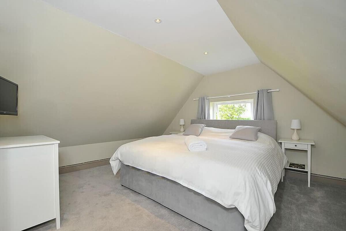 Deluxe Double or Twin Room, Private Bathroom (5)