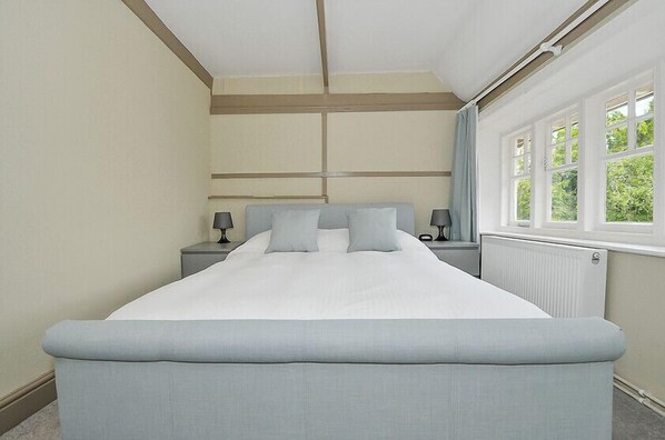 Double Room, Private Bathroom (Shower 1) | Premium bedding, in-room safe, soundproofing, iron/ironing board