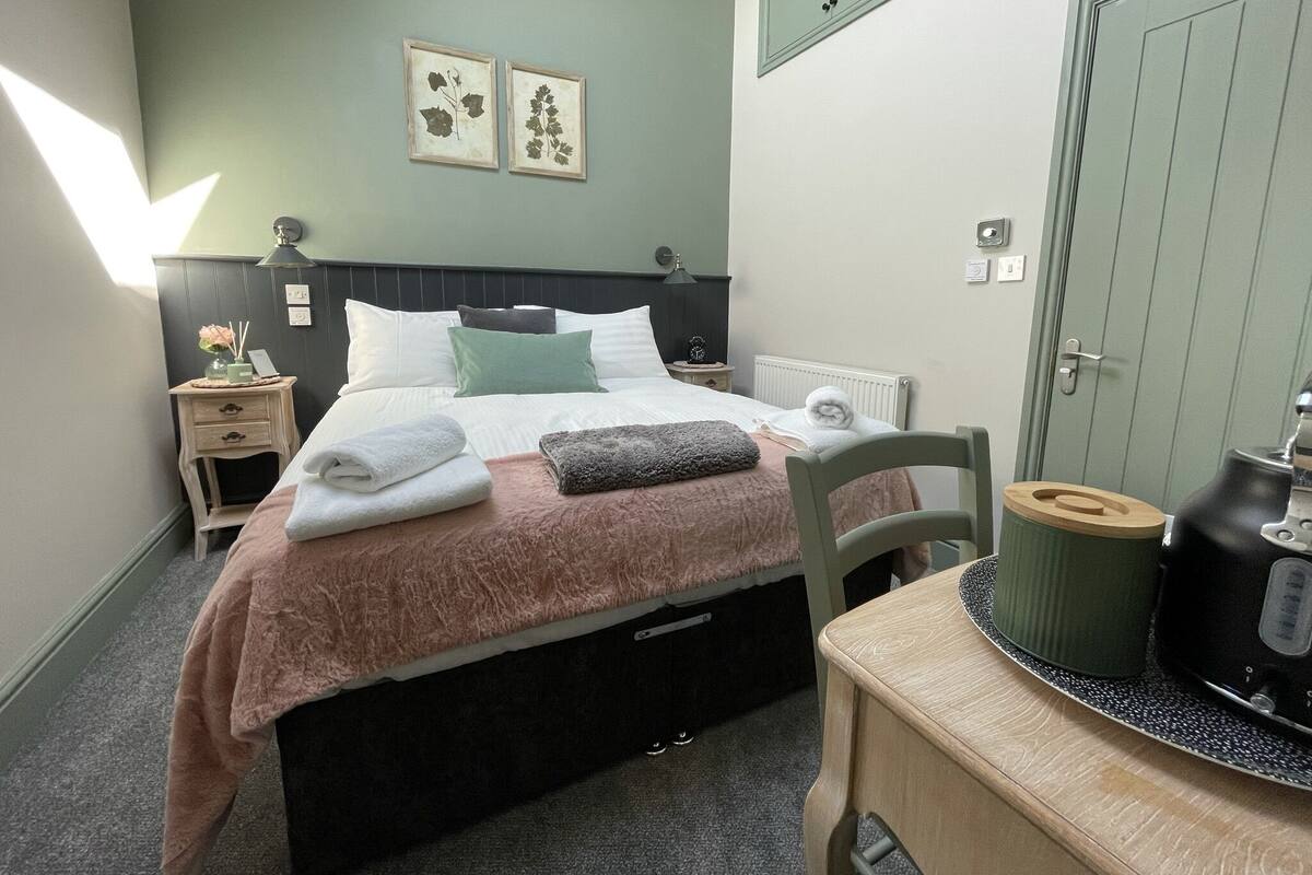 Double or Twin Room, Private Bathroom (6) | Premium bedding, in-room safe, soundproofing