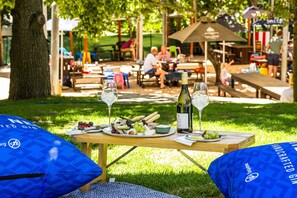 Breakfast and lunch served, Regional cuisine - Weltevreden Estate (Stellenbosch)