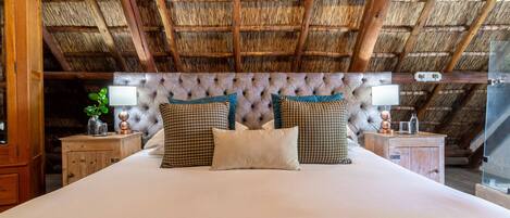 Chambre Deluxe | Literie de qualité, minibar, coffre-fort, décor unique