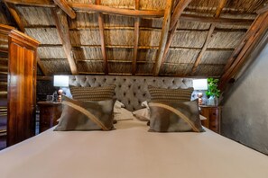 Deluxe Room | Premium bedding, minibar, in-room safe, individually decorated