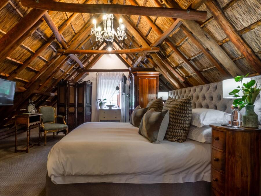 Deluxe Room | Premium bedding, minibar, in-room safe, individually decorated