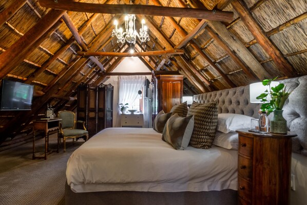 Deluxe Room | Premium bedding, minibar, in-room safe, individually decorated - Weltevreden Estate (Stellenbosch)