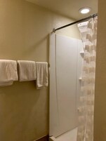 Ducha, artículos de tocador gratuitos, secador de pelo