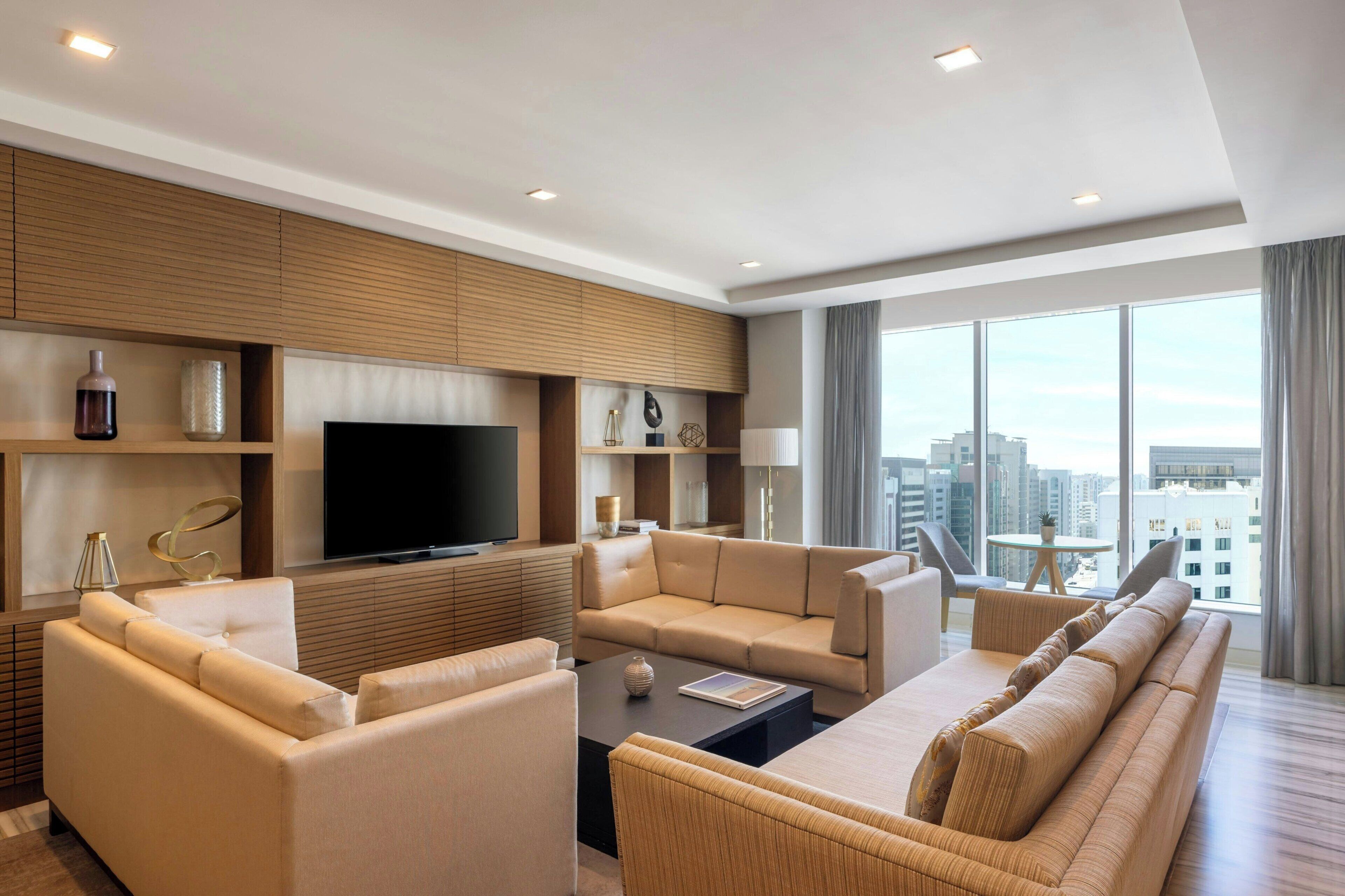 2 bars/lounges, rooftop bar