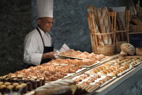 Marriott Hotel Downtown, Abu Dhabi - Image 10