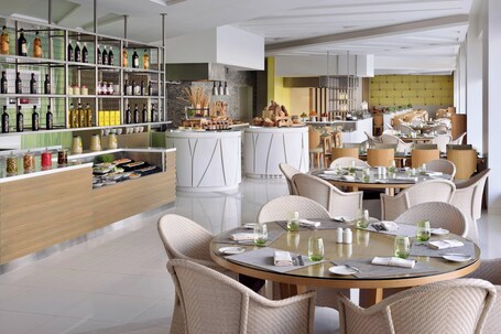 Marriott Hotel Downtown, Abu Dhabi - Image 41