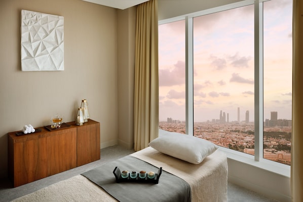 Couples treatment rooms, sauna, steam room, body treatments