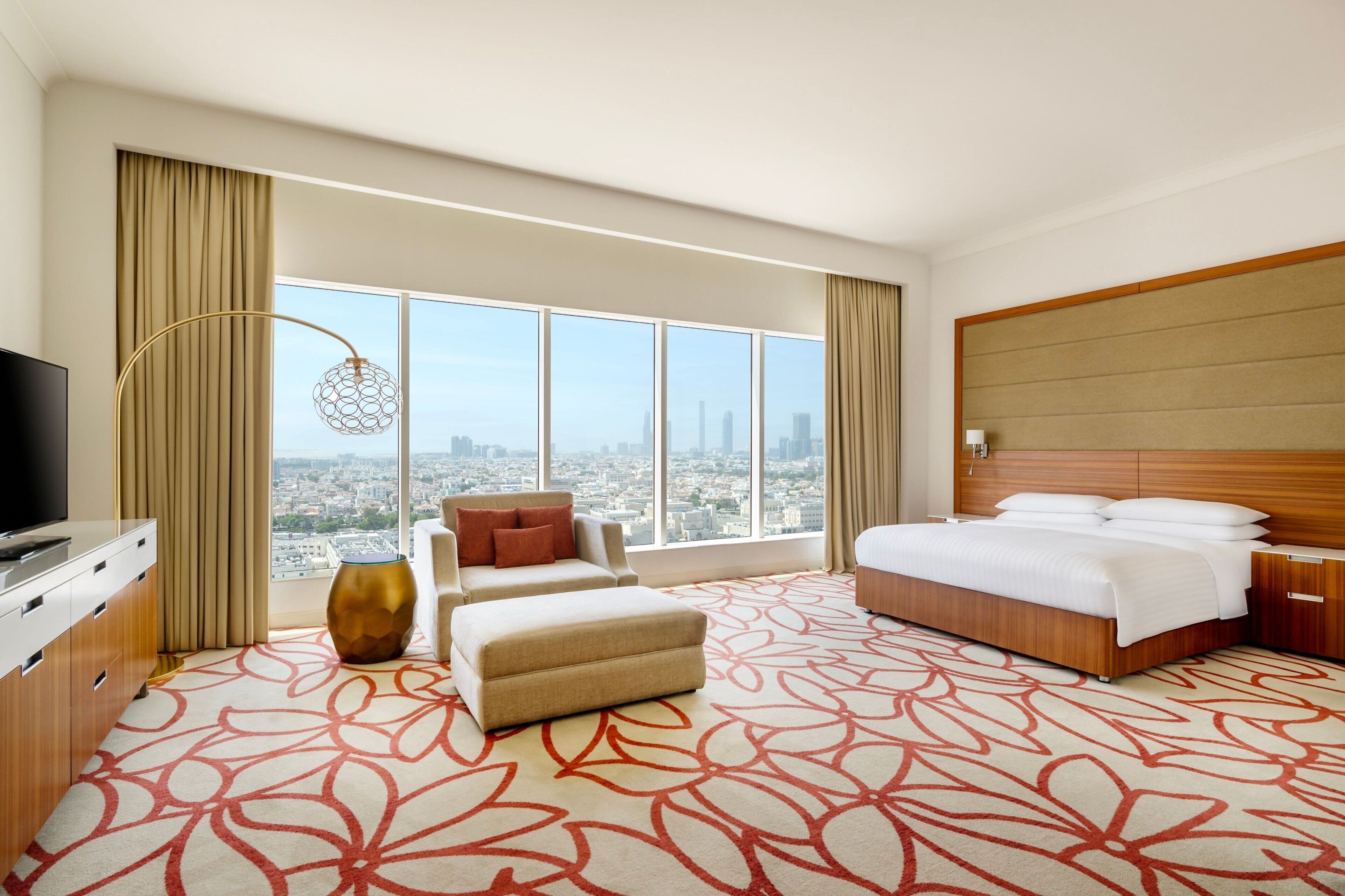 executive room, 1 king bed, smoking | 1 bedroom, pillow-top beds, minibar, in-room safe