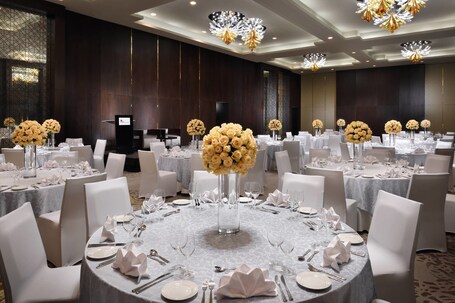 Marriott Hotel Downtown, Abu Dhabi - Image 26