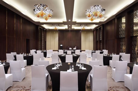 Marriott Hotel Downtown, Abu Dhabi - Image 35