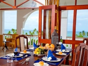 Breakfast, lunch, dinner served; international cuisine