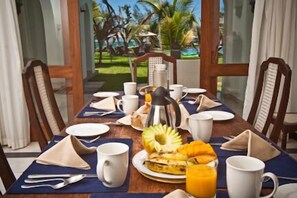 Villa, 3 Bedrooms | In-room dining