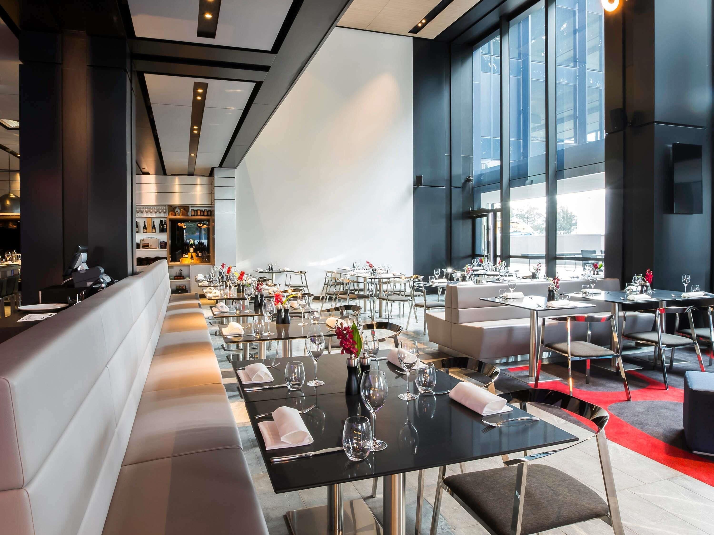 Breakfast, lunch, dinner served; international cuisine 