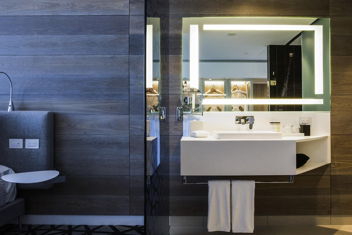 ห้องดีลักซ์, เตียงคิงไซส์ 1 เตียง (Executive, High Floor) | เครื่องนอนระดับพรีเมียม, เตียงพร้อมฟูกเสริมที่นอน, มินิบาร์