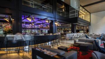 Executive Suite, 1 King Bed (High Floor)