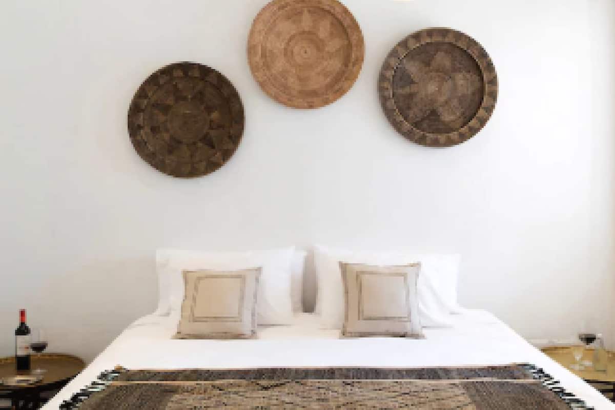 deluxe room 1 king bed  | premium bedding, minibar, in-room safe, individually furnished