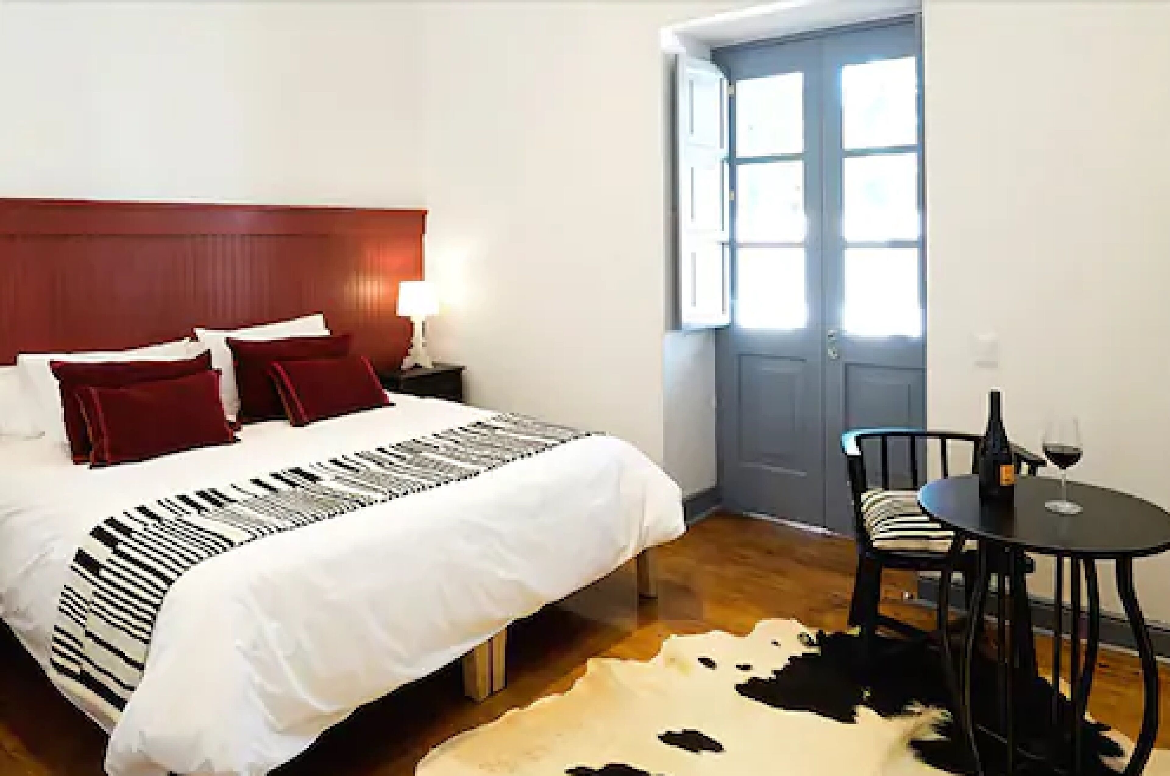 deluxe room 1 king bed  | premium bedding, minibar, in-room safe, individually furnished