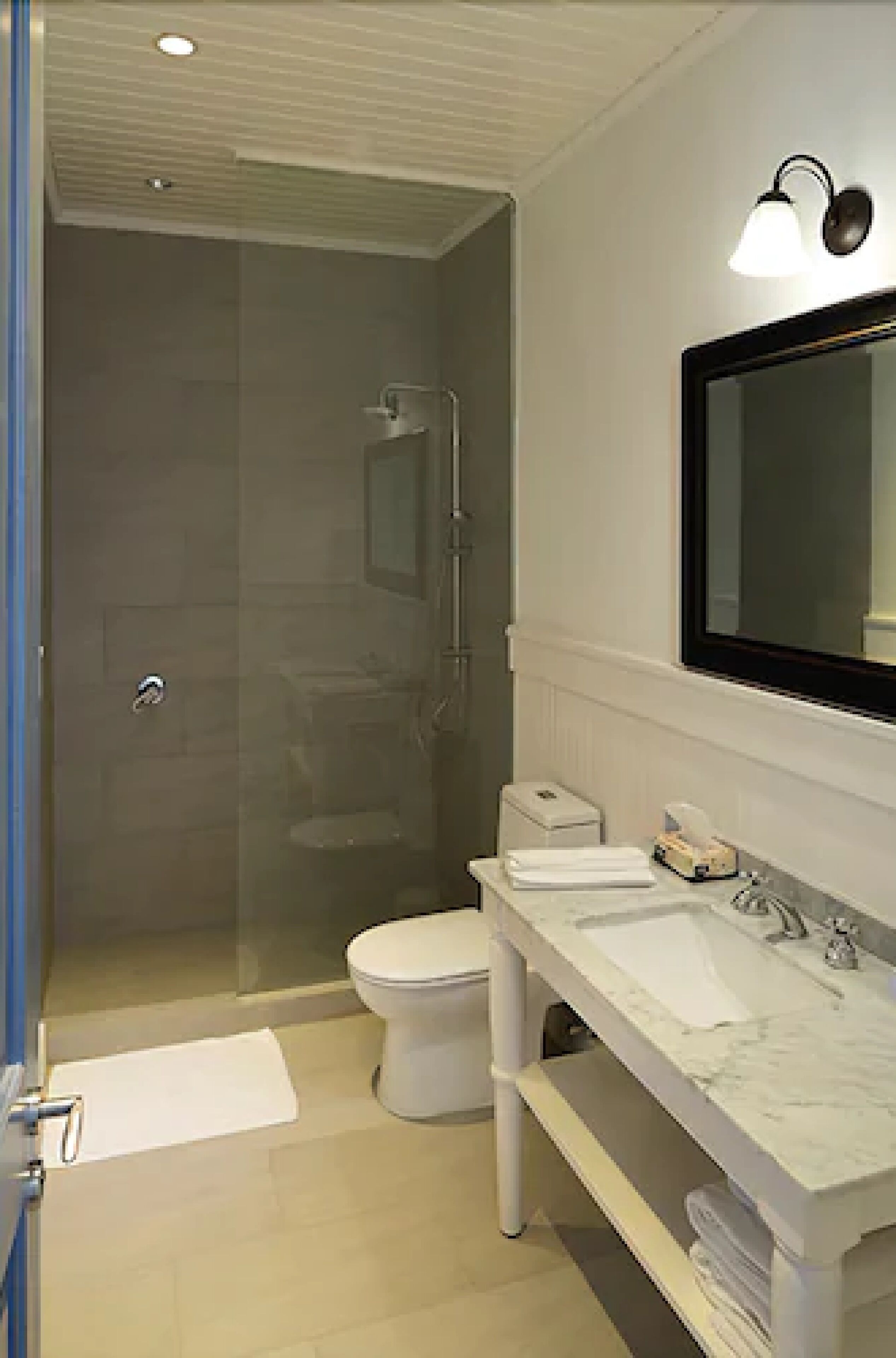 shower, rainfall showerhead, free toiletries, hair dryer