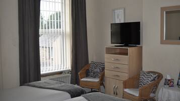 مكتب وأسرّة قابلة للطي وواي فاي مجانًا