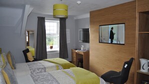 Desk, rollaway beds, free WiFi - The Grey Bull B & B (Haltwhistle)
