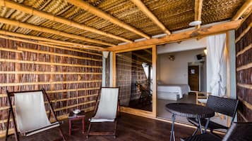 Quarto casal, 1 cama King, terraço, vista para a praia | Terraço/pátio