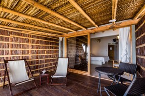 Habitación doble, 1 cama King size, Terraza, vista a la playa | Terraza o patio
